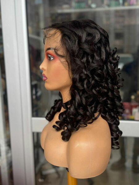 Perruque Bouclée en Dentelle