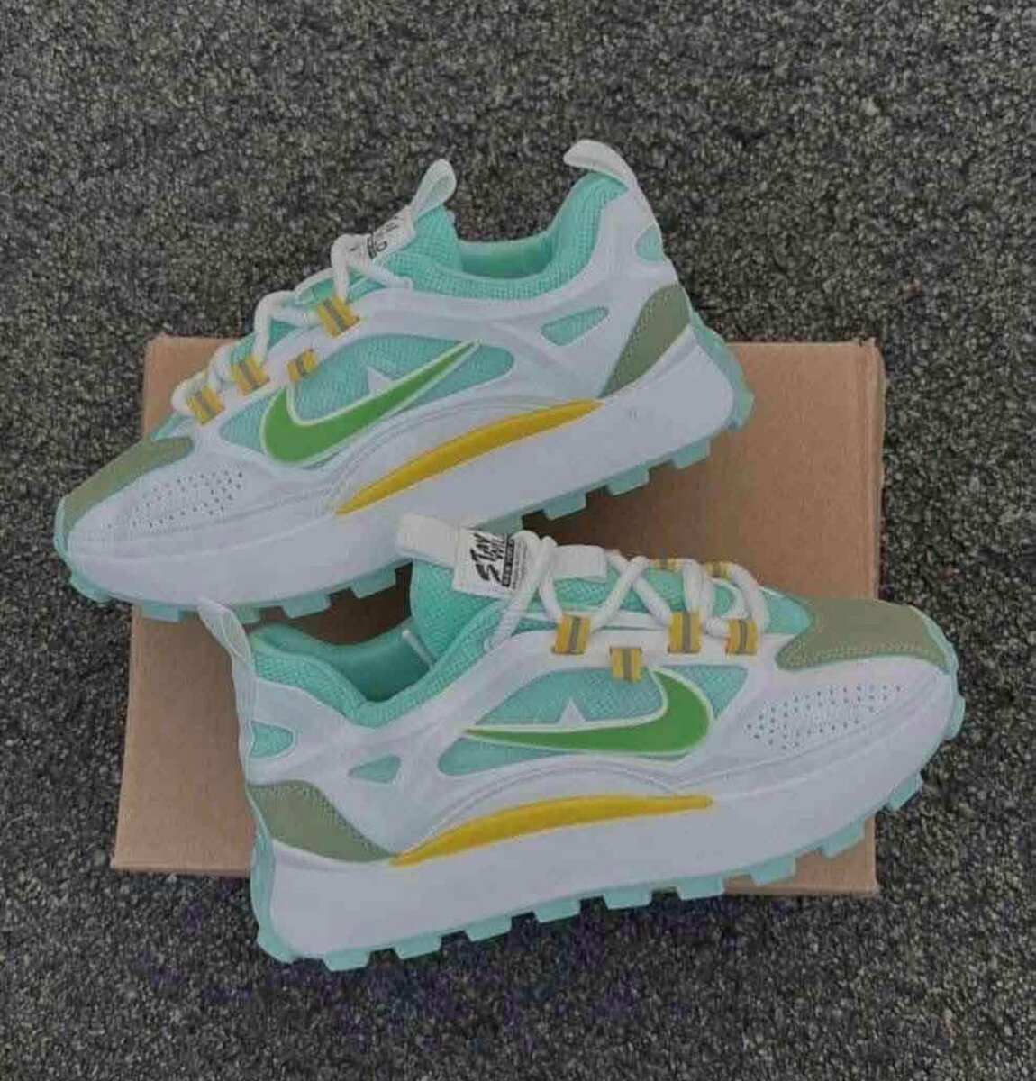 Chaussures Nike Waffle Blanc et Vert