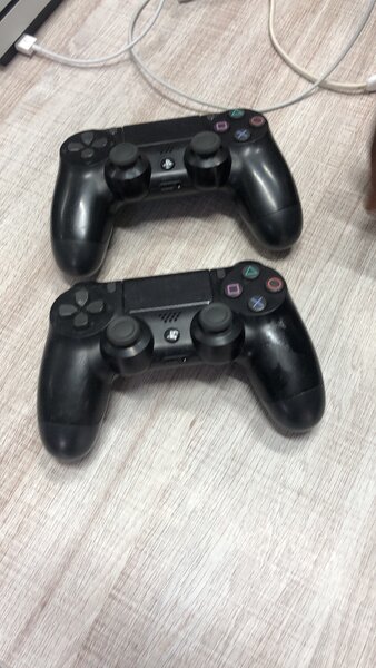 PS4 original controller flawless condition
