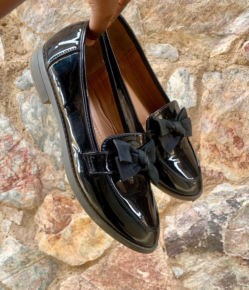 Flat corporate shoes