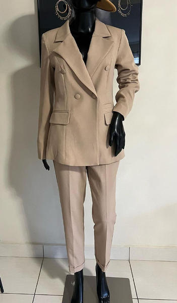 Veste beige avec boutons