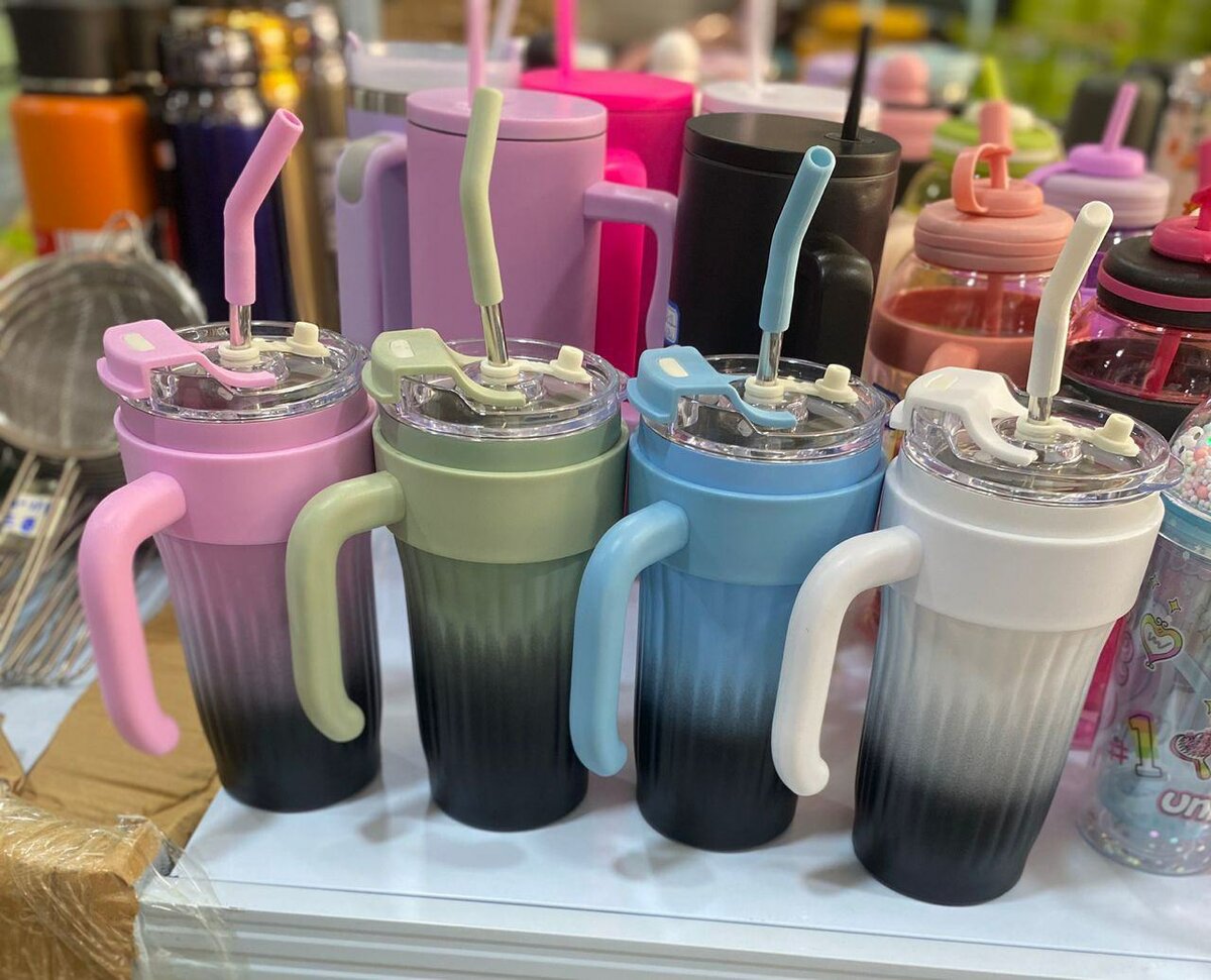 Gourdes isothermes avec paille