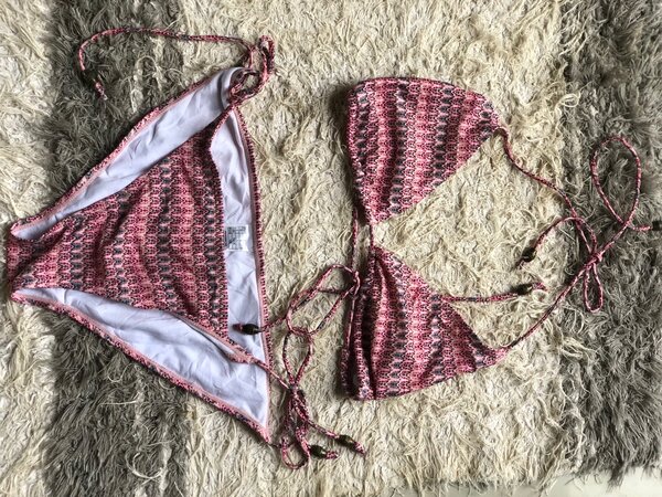 Bikini femme motif coloré