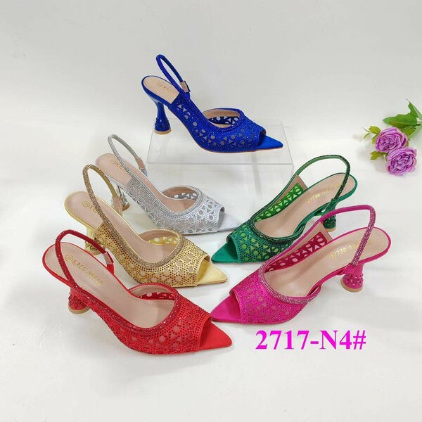 Chaussures à talons ouvertes