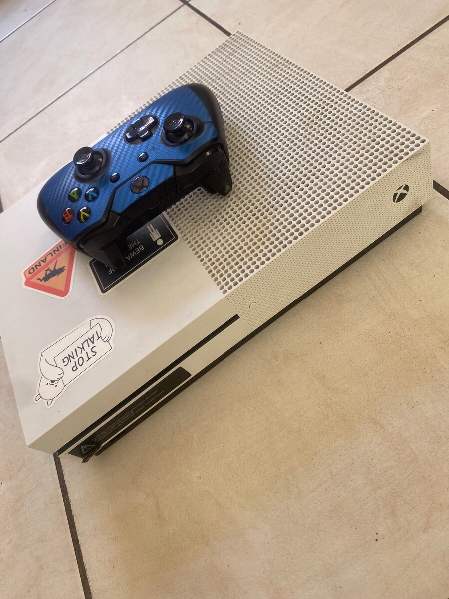 Xbox one S  and one controller