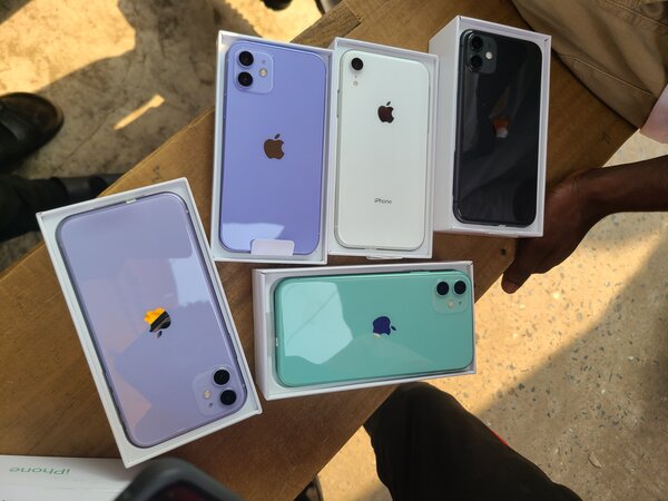 Iphone 11 128gb and 64gb and Xr 64gb and 128gb