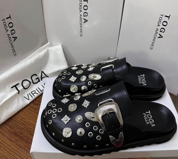 Claquettes de luxe élégantes