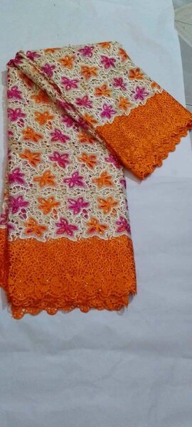 Tissu brodé en dentelle colorée