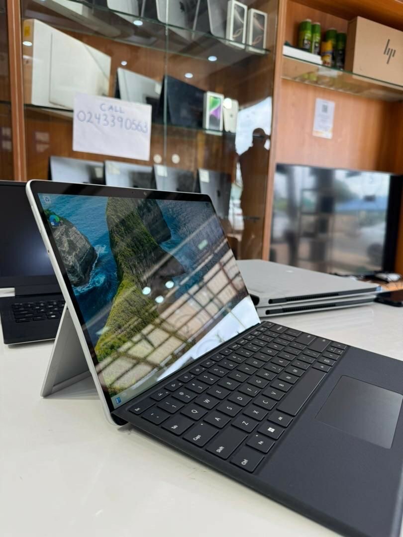 *MICROSOFT SURFACE PRO 8*