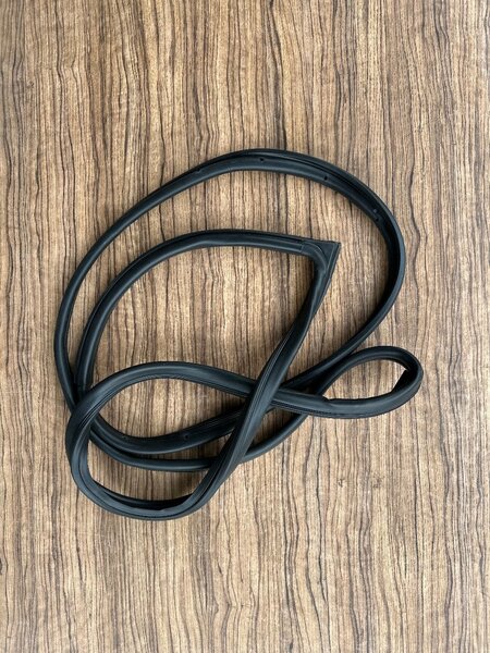 Уплотнители дверей передние Mercedes-Benz W210