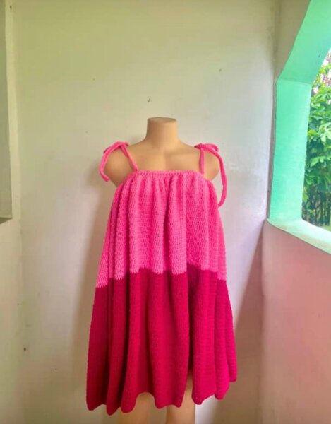 Robe d'été en tricot rose