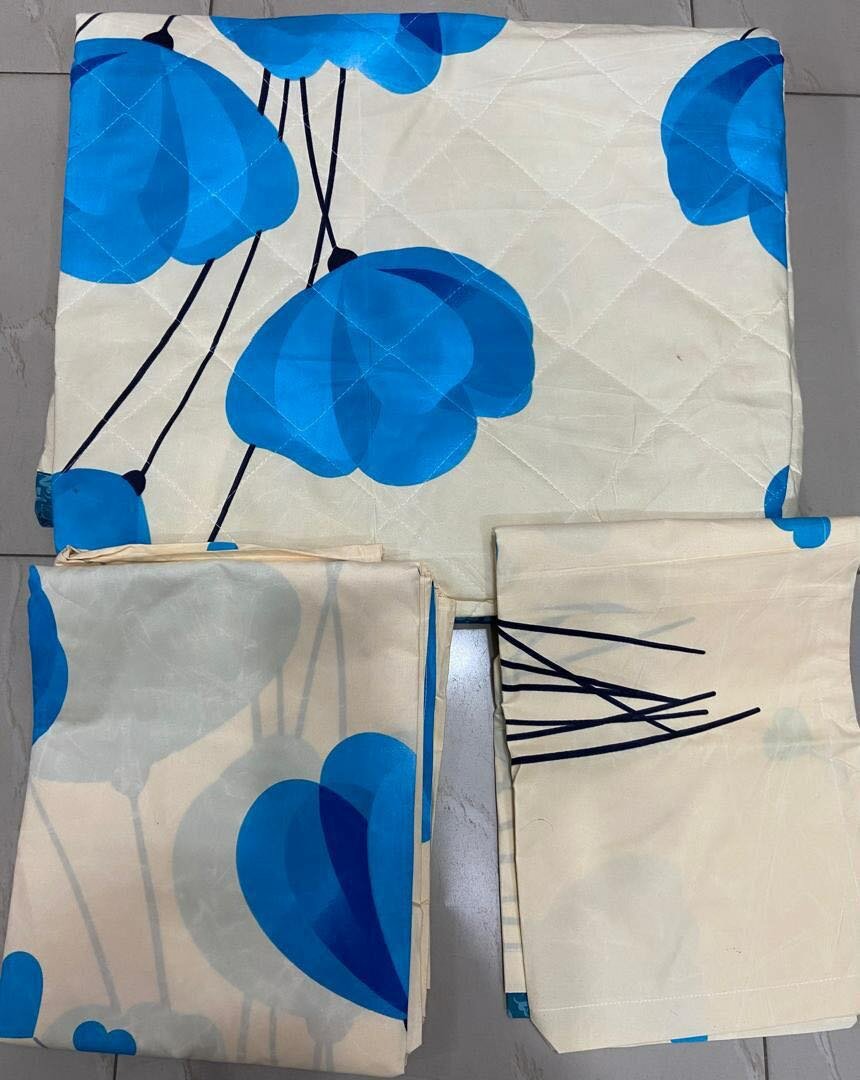 Bedding Set (1 Bedsheet, 4 Pillowcases and 1 Comforter)