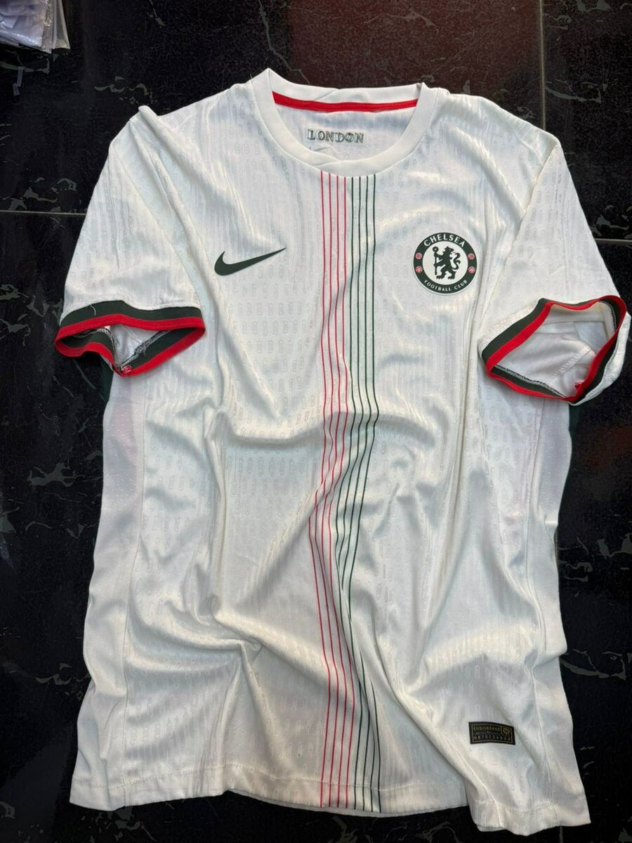 Maillot de football tendance