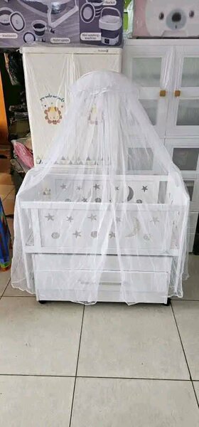 Berceau bébé avec moustiquaire