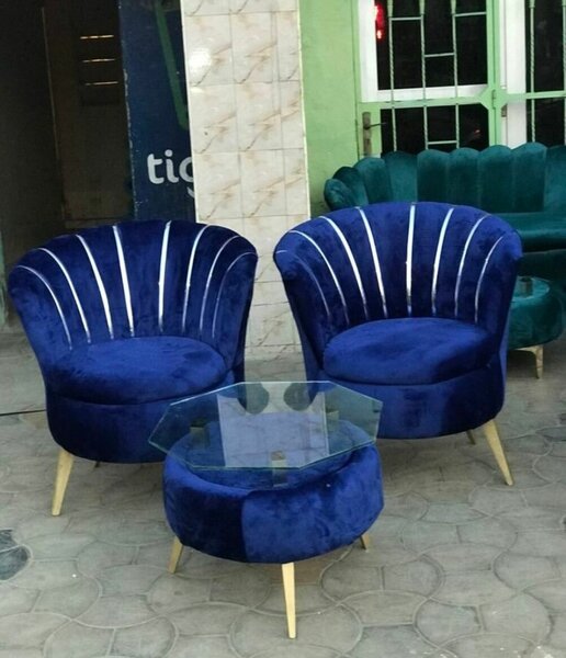 Fauteuils design en velours bleu
