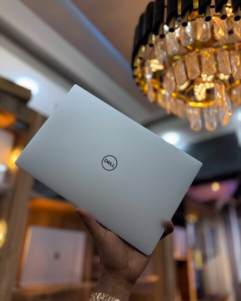 2020 DELL XPS Core i7 TouchBar 4k display 10th generation