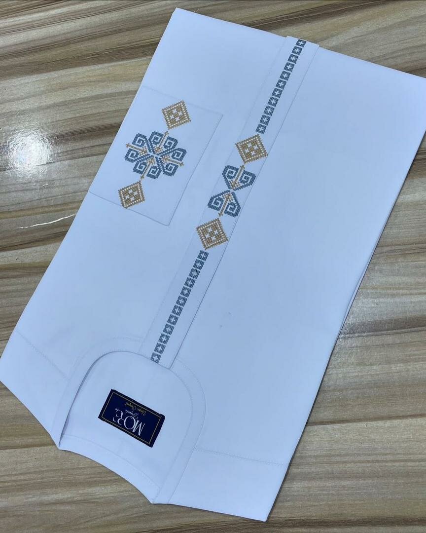 Chemise élégante avec broderie