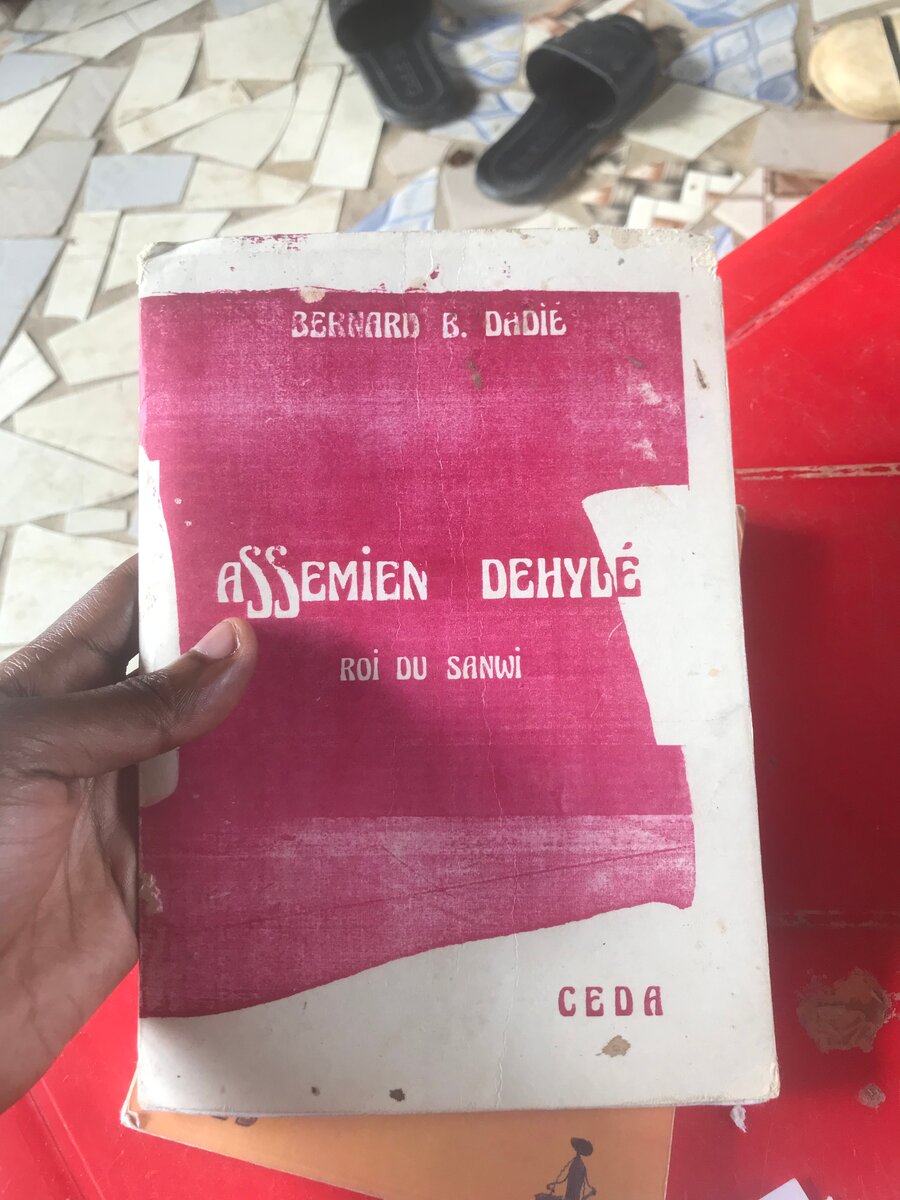 Livre 'Asemien Dehylé'