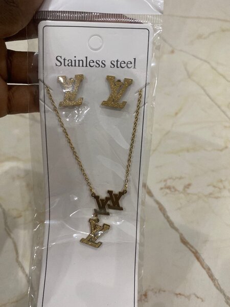 Collier en acier inoxydable élégant