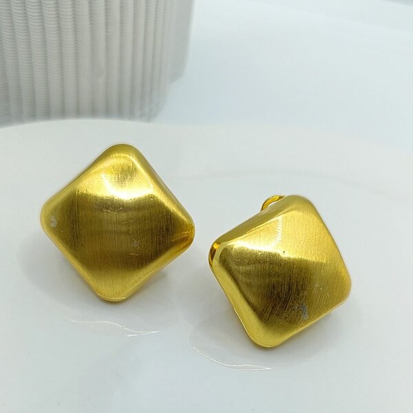 Boucles d'oreilles carrées dorées