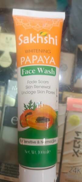 Sakhshi Papaya Face Wash