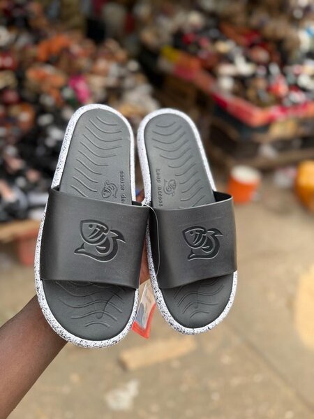 Sandales de piscine noires