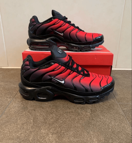 Nike Air Max Plus rouge noir