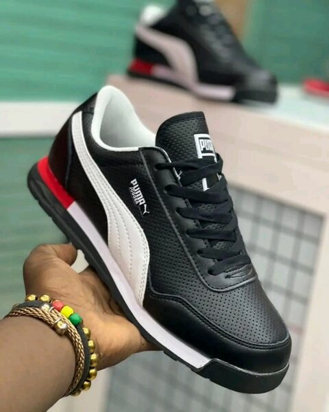Puma noires en cuir sportive