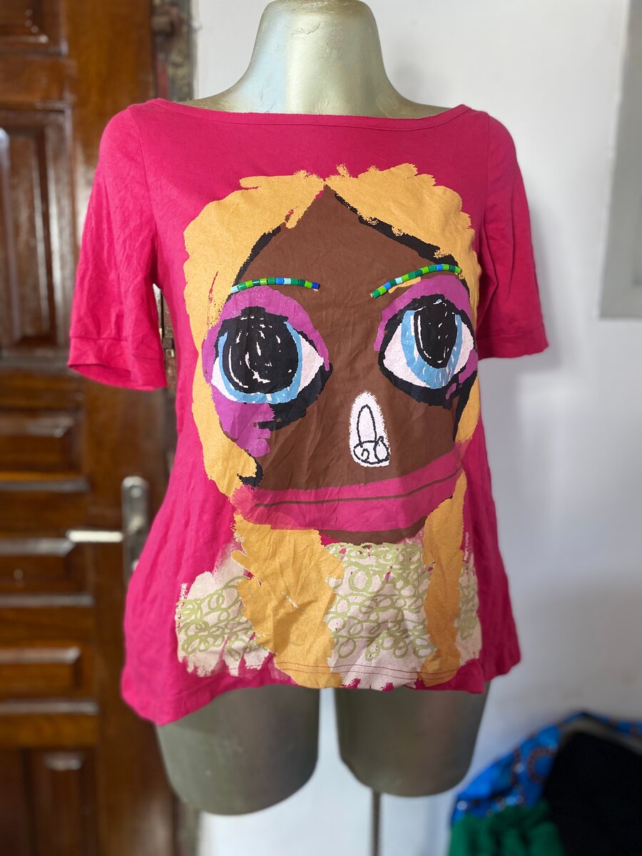 T-shirt imprimé visage artistique