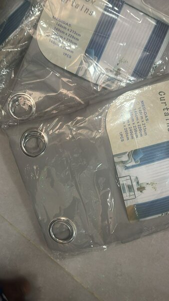 Rideaux opaques à œillets