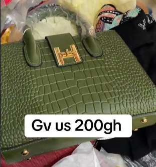 Women's bag with a square shape in green color