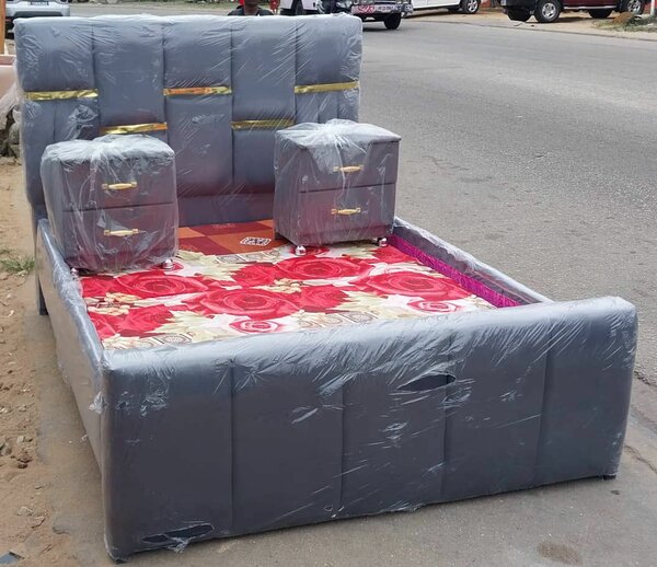 Lit gris avec rangement