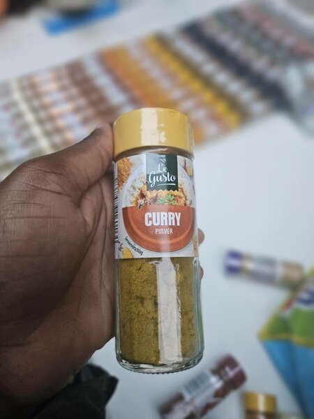 Épices Variées en Pots