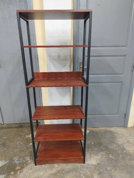 Étagère en métal et bois