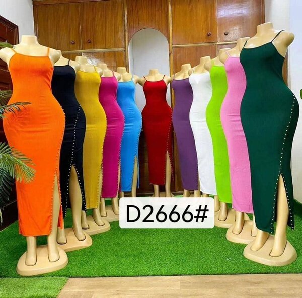 Sleeveless straight dress