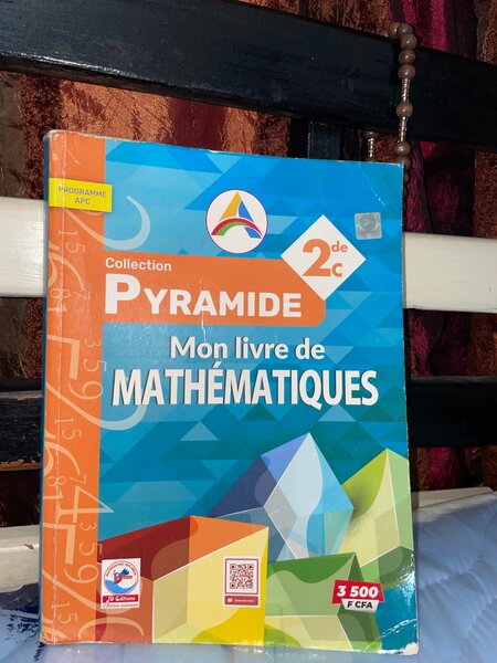 Livre de Mathématiques Pyramide