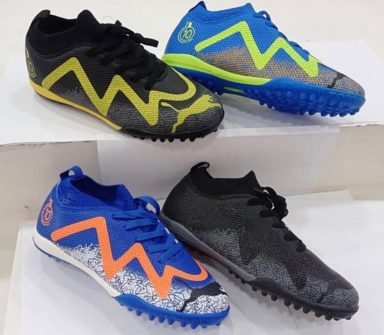 Futsal/tack boots