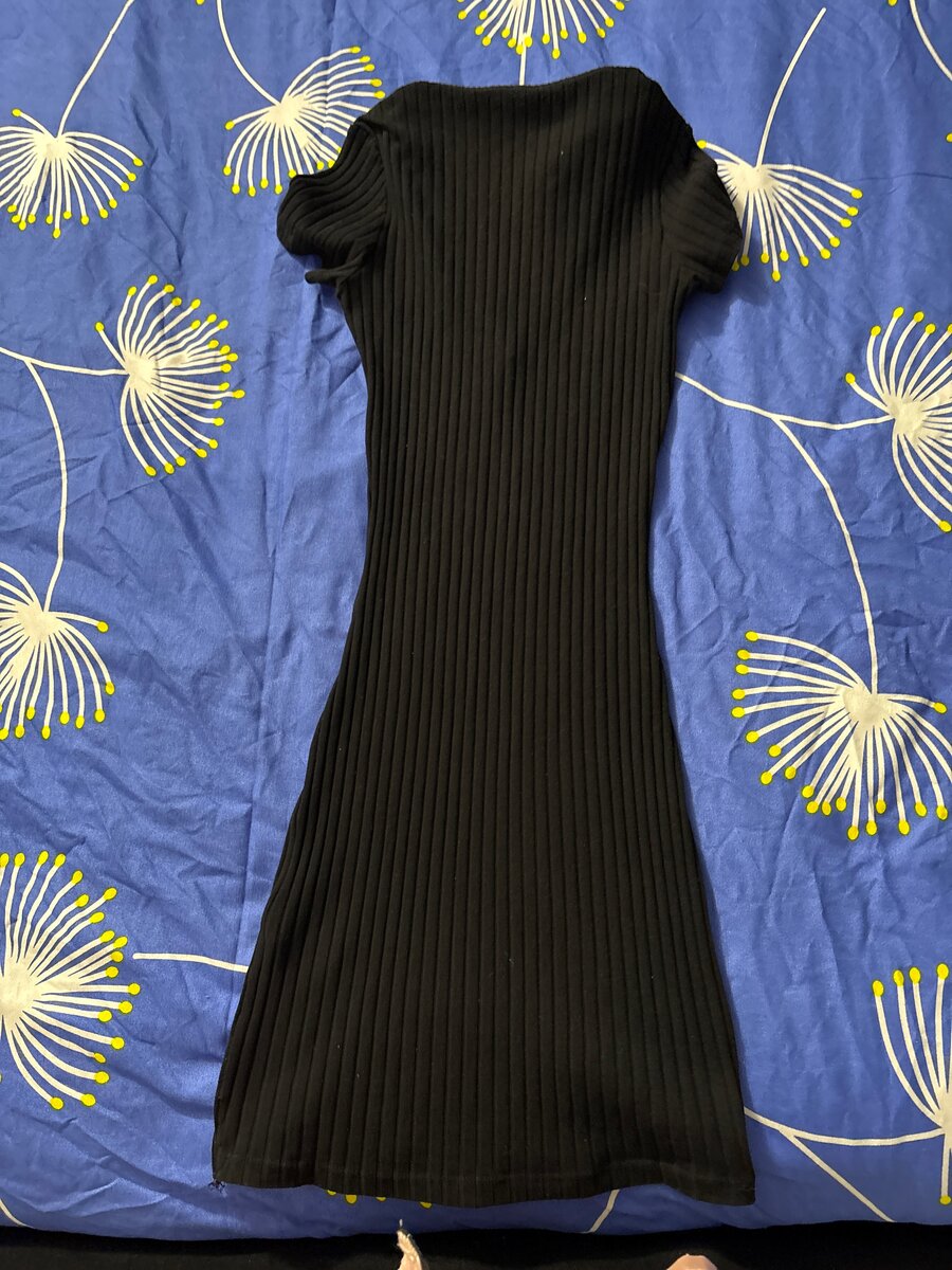 Robe noire côtelée élégante