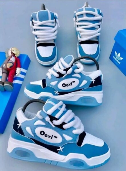 Sneakers enfants bleues modernes