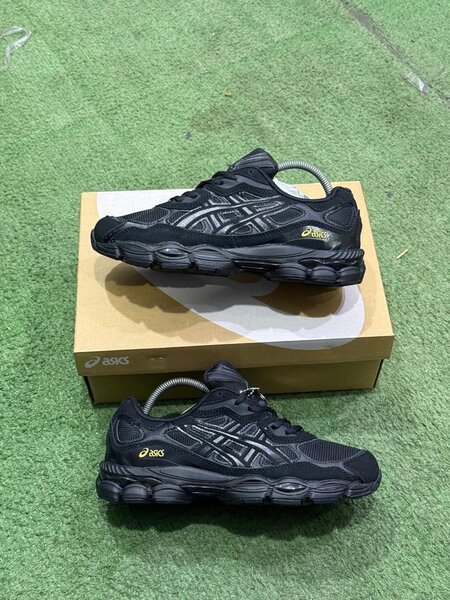 Chaussures ASICS noires pour hommes