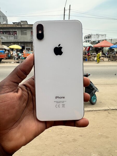 IPHONE XS MAX TOUT PASSE PROPRE