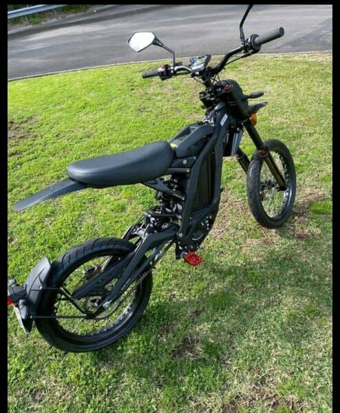 Vélo électrique pliant noir