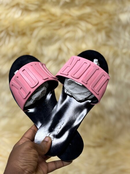 Tongs élégantes unisexes