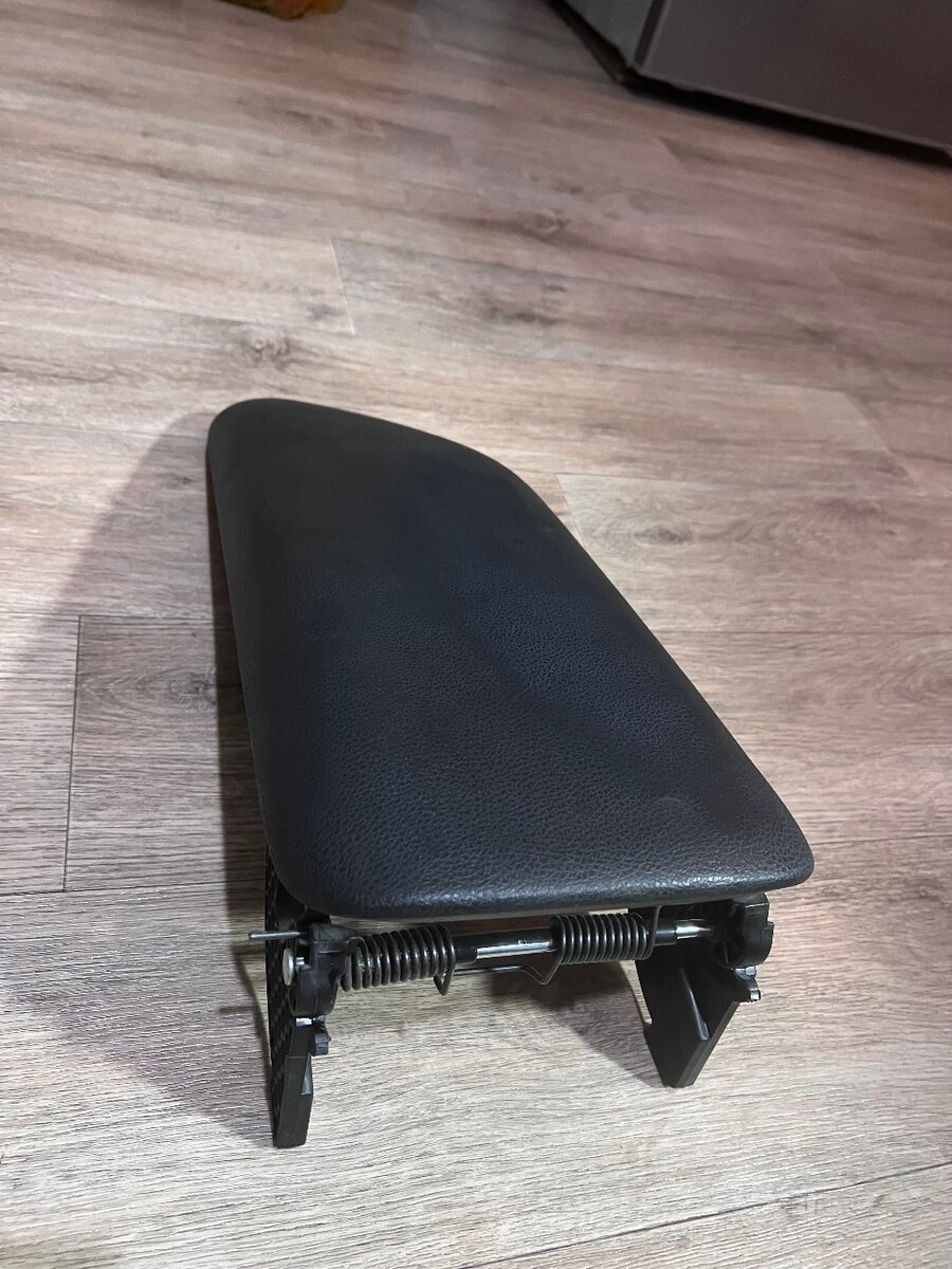 Подлокотник Тойота Камри 70/75 оригинальный