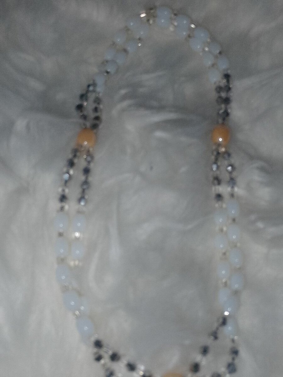 Collier perles opalescentes élégant