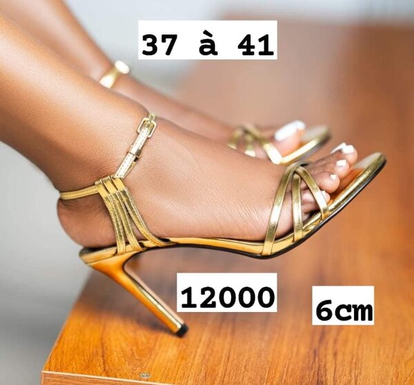 Sandales ouvertes couleur or talon 6 cm taille 37-41