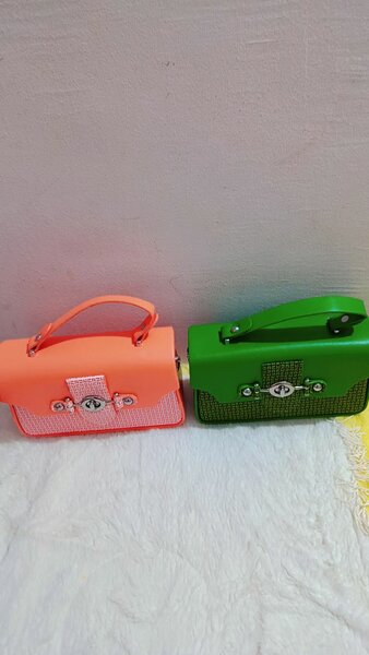 Sacs à main colorés élégants