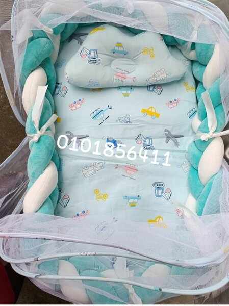 Couffin bébé avec moustiquaire