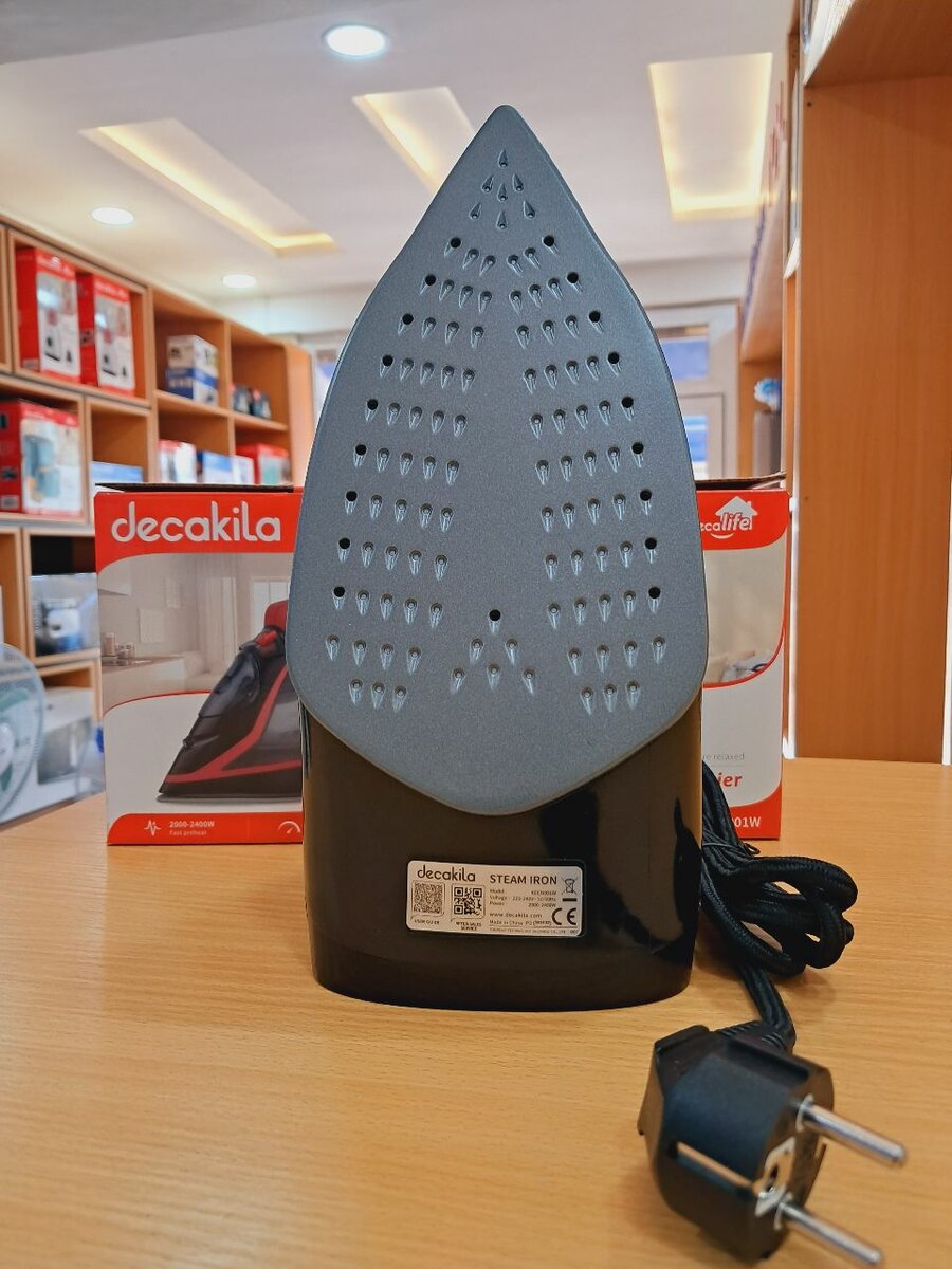 2000-2400w Steam iron by Decakila