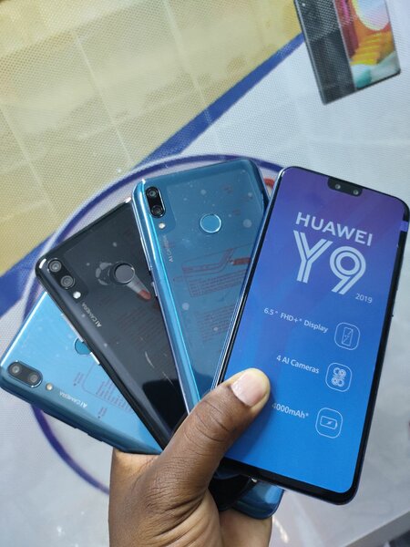 HUAWEI Y9 2019 QUASI NEUF 128/6GO RAM